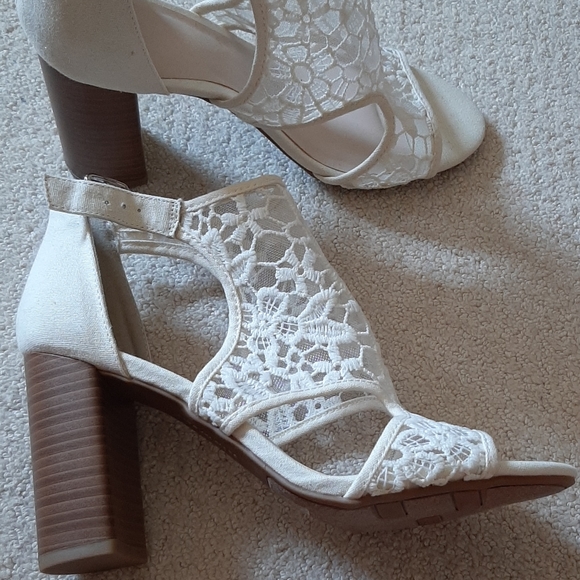 Fergalicuous Heel Sandals - Size 8 - Picture 2 of 4